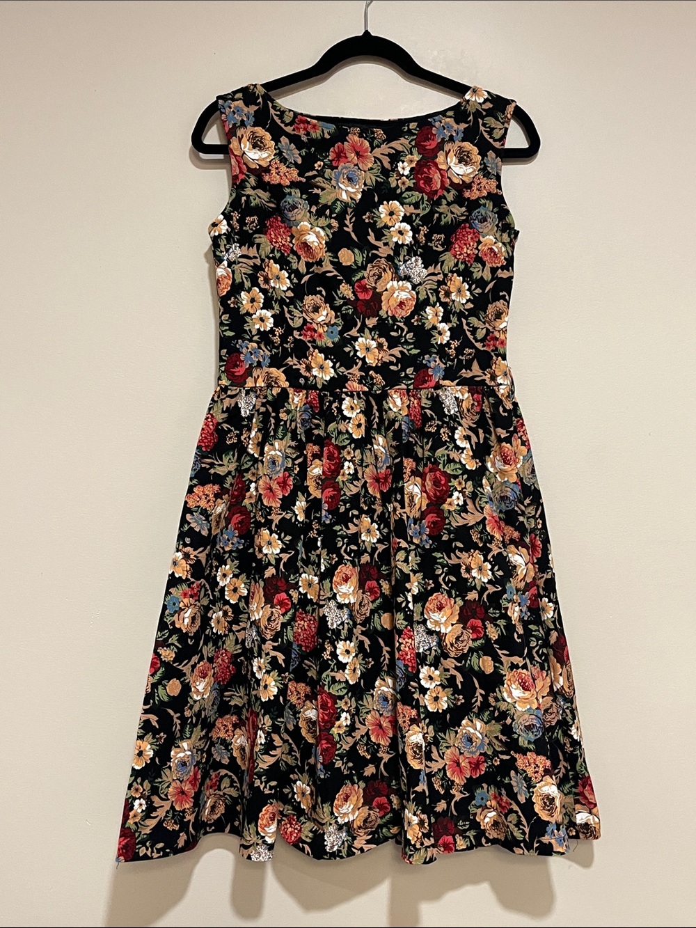 Lindy Bop | A-line sleeveless retro style dress Women’s size M dark floral lined